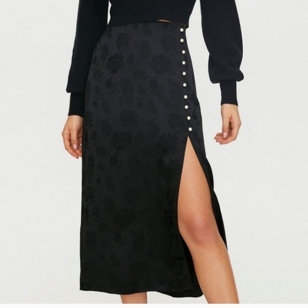 Aritzia Wilfred Baroque Satin Floral print side slit with pearl buttons